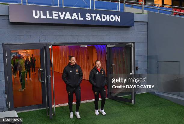 Belgium's goalkeeper Nicky Evrard and Belgium's Davinia Vanmechelen entering the pitch of the Ullevaal stadium for a training session of Belgium's...