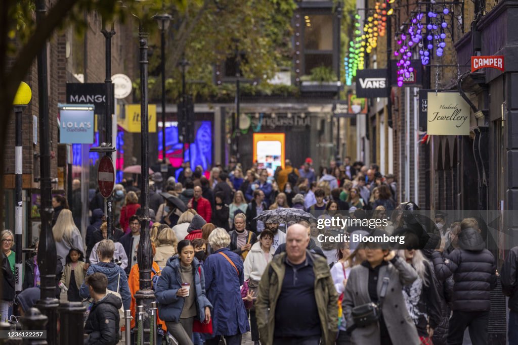 London's West End Shopping District Ahead of Mid-Term Budget