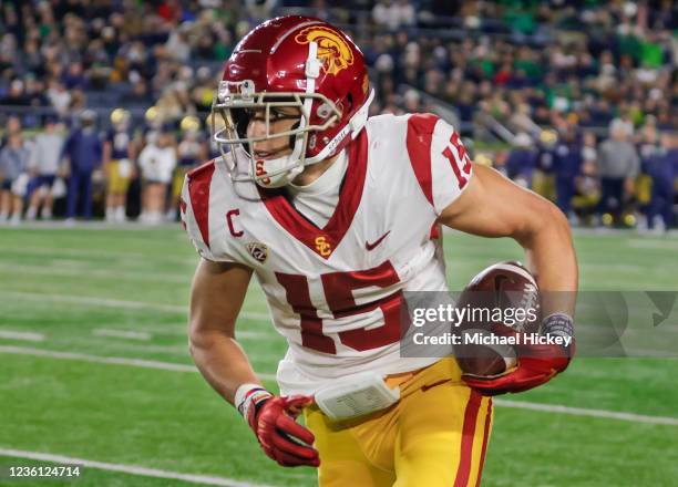 Drake London of the USC Trojans runs the ball during the game against the Notre Dame Fighting Irish at Notre Dame Stadium on October 23, 2021 in...