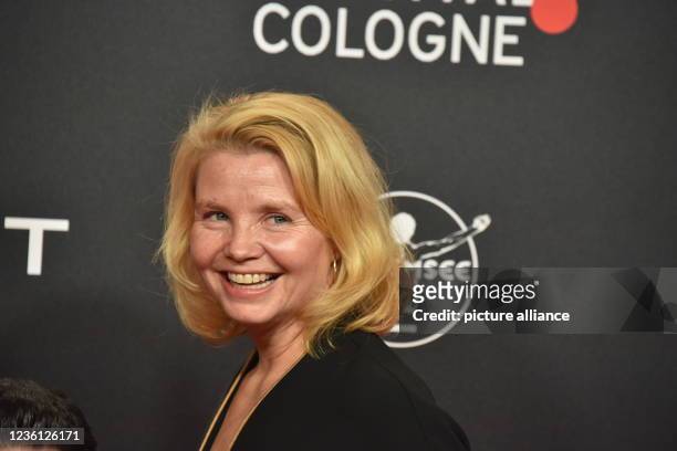 October 2021, North Rhine-Westphalia, Cologne: Actress Annette Frier comes to the screening of the RTL / TV Now series KBV - Keine besonderen...