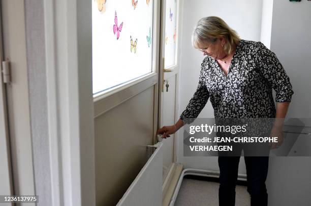 Colette Michel, 65 years old, sets a radiator in her apartment in Bar-le-Duc, eastern France, on October 25, 2021. Like millions of other French...