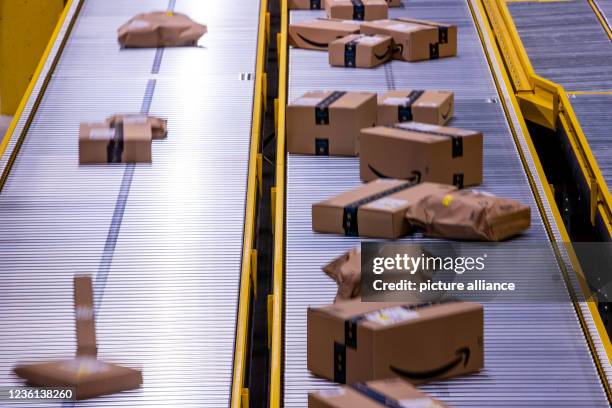 Amazon Package Sorting Photos and Premium High Res Pictures - Getty Images