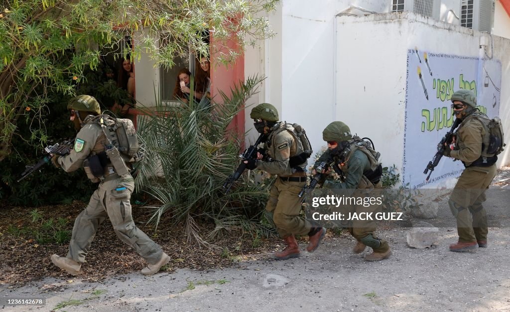 ISRAEL-DRILL-ARMY-SCHOOL
