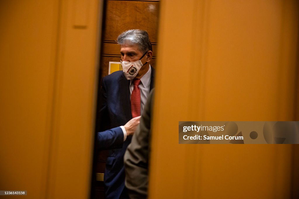 Senators Meet For Weekly Policy Luncheons