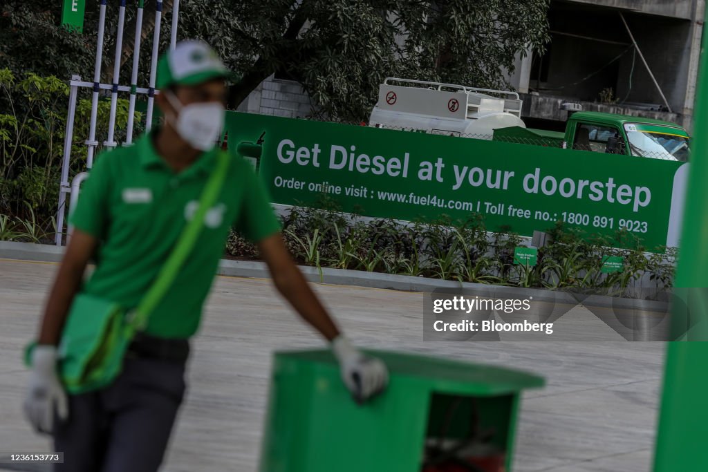 Reliance Bp An advertisement of diesel displayed at the newly-opened Jio-BP gas ...