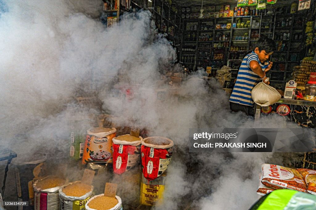 INDIA-HEALTH-FUMIGATION-DENGUE