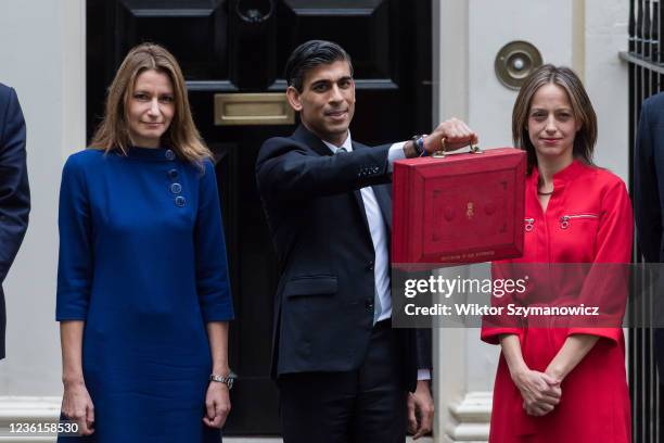 Chancellor of the Exchequer Rishi Sunak holds the Budget box as he stands outside 11 Downing Street with his Treasury team including Financial...