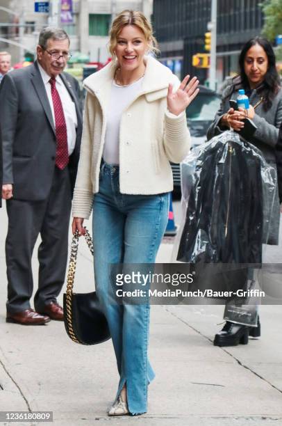 Elizabeth Banks is seen on October 27, 2021 in New York City.