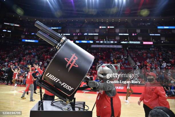 Cluth Houston Rockets 43 Cannon Ball Mascot Stock Photos, High-Res Pictures, and Images ...