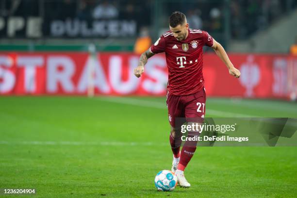 Lucas Hernandez of Bayern Muenchen controls the ball during the DFB Cup second round match between Borussia Mönchengladbach and Bayern München at...