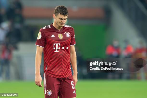 Benjamin Pavard of Bayern Muenchen looks dejected the DFB Cup second round match between Borussia Mönchengladbach and Bayern München at Borussia Park...