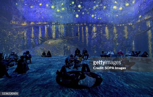 Museum-goers watch a projection mapping of Van Gogh's Starry Night during the show. Van Gogh The Immersive Experience is a Projection Mapping show in...