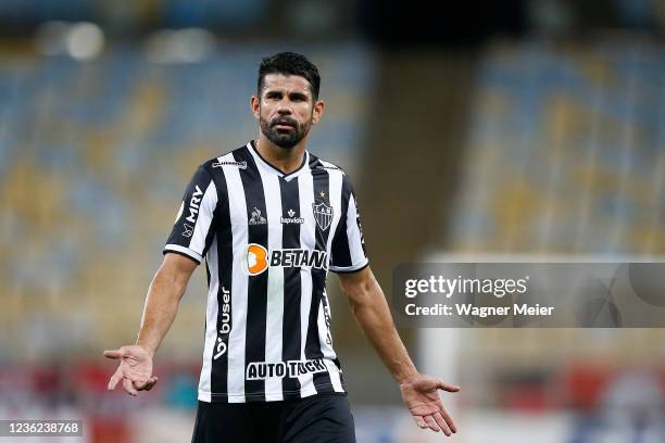 Diego Costa of Atletico Mineiro reacts during a match between Flamengo and Atletico Mineiro as part of Brasileira 2021 at Maracana Stadium on October...