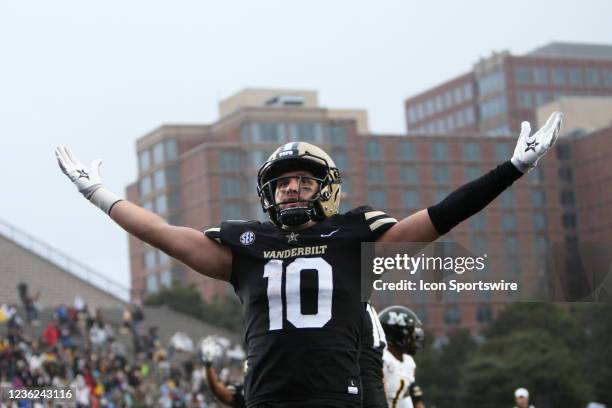 Vanderbilt Commodores tight end Gavin Schoenwald celebrates after scoring a touchdown in a game between the Vanderbilt Commodores and Missouri...