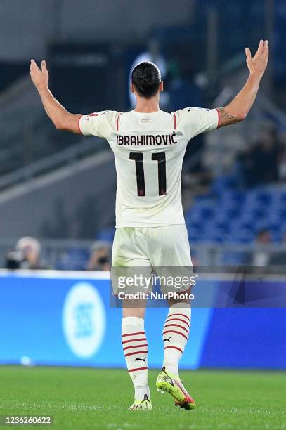 Zlatan Ibrahimovic of AC Milan celebrates after scoring first goal...  Fotografía de noticias - Getty Images