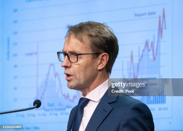 Director general of health Dr Ashley Bloomfield presents his COVID-19 August outbreak figures slideshow during the post-Cabinet press conference at...