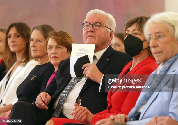 November 2021, Berlin: Laura Helene Rau , daughter of former Federal President Rau, Christina Rau, widow of former Federal President Rau, Elke...