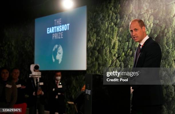 Prince William, Duke of Cambridge speaks during a meeting with Earthshot prize winners and finalists at the Glasgow Science Center on the sidelines...