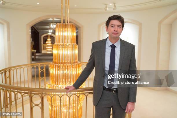 November 2021, Berlin: Christian Drosten, virologist, comes to the fundraising dinner for the "Room of Names" of the Holocaust Memorial at the Hotel...