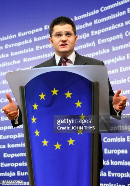 Serbian foreign minister Vuk Jeremic and European Enlargement commissioner Olli Rhen give a point press on on the adherence to Euroepan Union after...