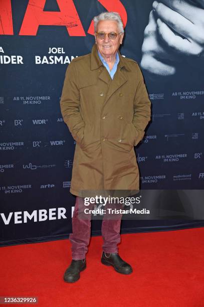 Henry Huebchen attends the Lieber Thomas movie premiere at Kino International movie theater on November 3, 2021 in Berlin, Germany.