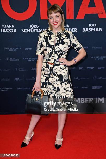 Jella Haase attends the Lieber Thomas movie premiere at Kino International movie theater on November 3, 2021 in Berlin, Germany.