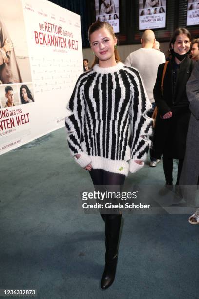Emma Schweiger during the premiere of "Die Rettung der uns bekannten Welt" at Astor Filmlounge on November 3, 2021 in Munich, Germany.
