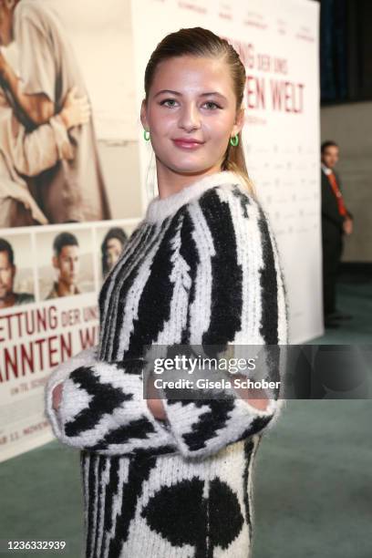 Emma Schweiger during the premiere of "Die Rettung der uns bekannten Welt" at Astor Filmlounge on November 3, 2021 in Munich, Germany.