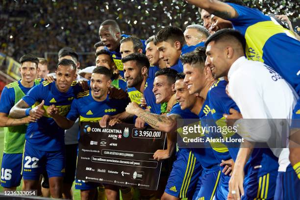 Sebastián Villa, Eros Mancuso, Luis Advíncula, Carlos Izquierdoz, Lisandro López, Diego González and Jorman Campuzano of Boca Juniors celebrate with...