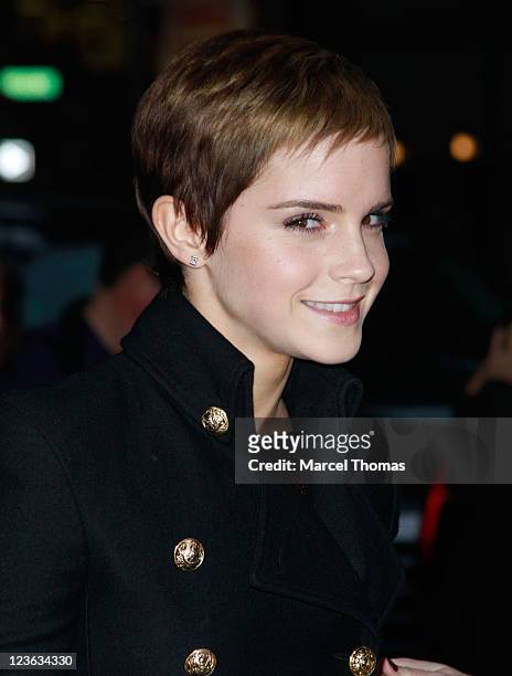 Actress Emma Watson visits "Late Show With David Letterman" at the Ed Sullivan Theater on November 15, 2010 in New York City.