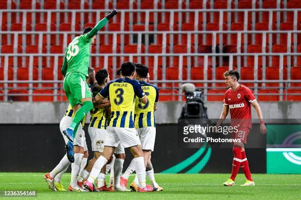 Berke Ozer goalkeeper of Fenerbahce SK celebrates with his team mates during the UEFA Europa League Group stage D match between Royal Antwerp FC and...