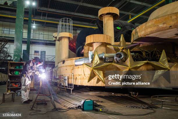 October 2021, Brazil, Rio de Janeiro: A welder works on fittings to build floats for Carnival 2022 in the hall of the Mocidade Independente de Padre...