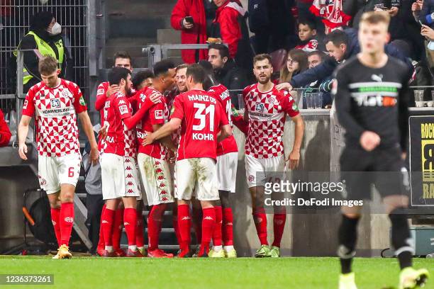 Silvan Widmer of 1. FSV Mainz 05 celebrates after scoring 1:1 during the Bundesliga match between 1. FSV Mainz 05 and Borussia Mönchengladbach at...