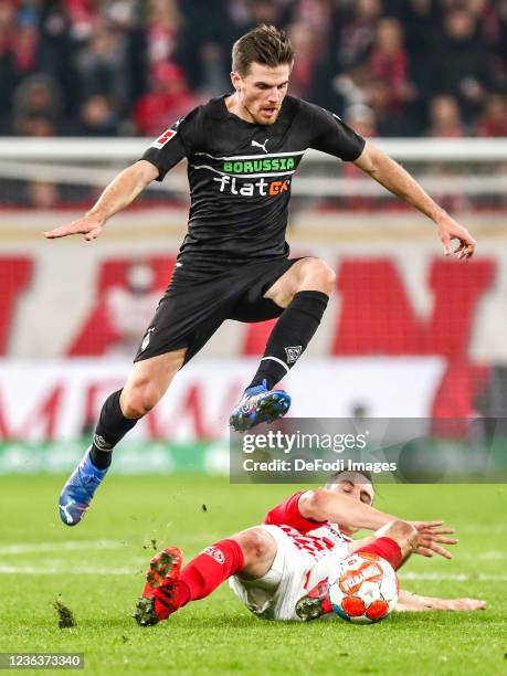 Dominik Kohr of 1. FSV Mainz 05 and Jonas Hofmann of Borussia Moenchengladbach battle for the Ball during the Bundesliga match between 1. FSV Mainz...