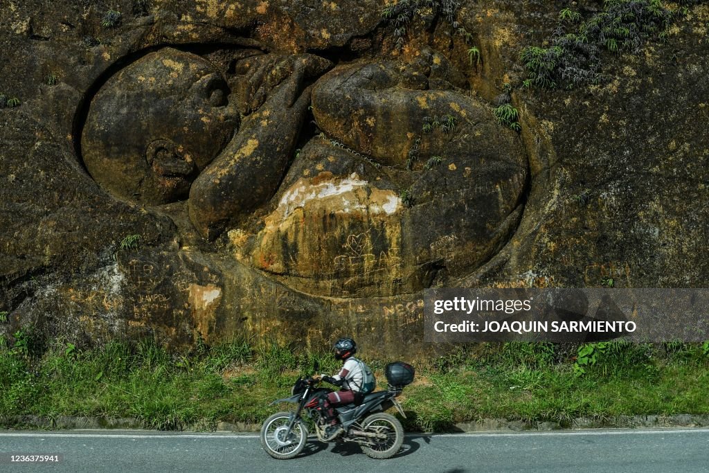 COLOMBIA-ART-SCULPTURE-MOUNTAIN