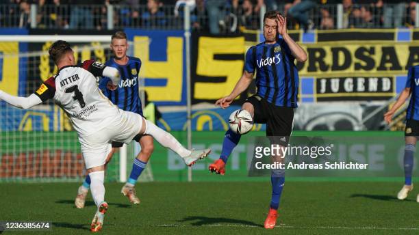 players of 1.FC Saarbruecken during the 3. Liga match between 1. FC...  Photo d'actualité - Getty Images