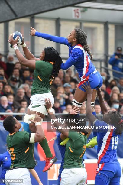 South-Africa's lock Nolusindiso Booi catches the ball during the women's international rugby test match between France and South Africa at Stade de...