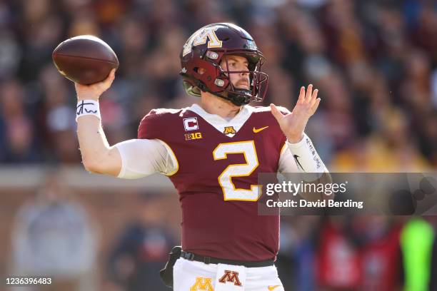 Tanner Morgan of the Minnesota Golden Gophers throws a pass against the Illinois Fighting Illini in the fourth quarter of the game at Huntington Bank...