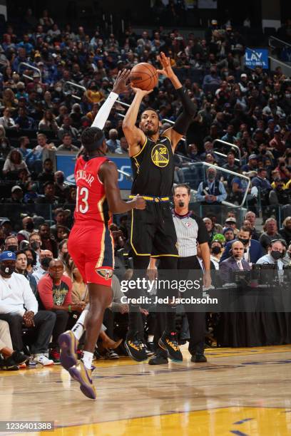 Otto Porter Jr. #32 of the Golden State Warriors shoots the ball against the New Orleans Pelicans on November 3, 2021 at Chase Center in San...