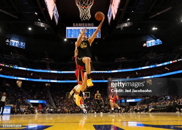 Nemanja Bjelica of the Golden State Warriors drives to the basket against the New Orleans Pelicans on November 3, 2021 at Chase Center in San...