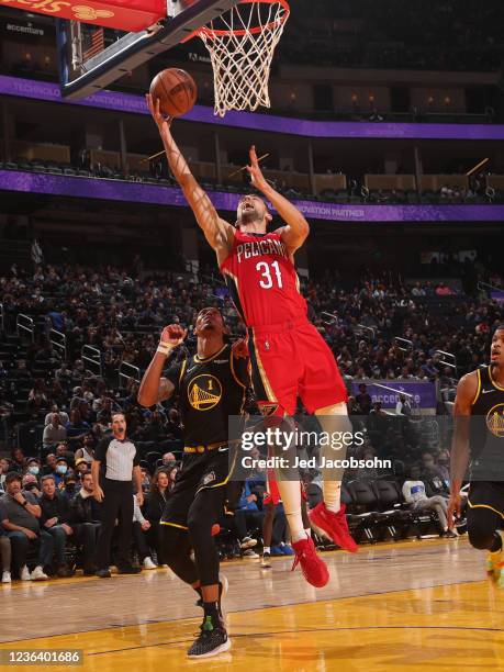 Tomas Satoransky of the New Orleans Pelicans drives to the basket against the Golden State Warriors on November 3, 2021 at Chase Center in San...