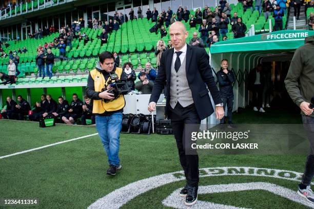 Former FC Groningen's Dutch forward Arjen Robben enter in the pitch during the Dutch Eredivisie match between FC Groningen and RKC Waalwijk at the...
