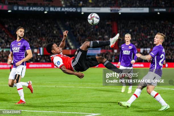 Feyenoord's Colombian forward Luis Sinisterra bicycle kicks the ball during the Dutch Eredivisie match between Feyenoord and AZ Alkmaar at Feyenoord...