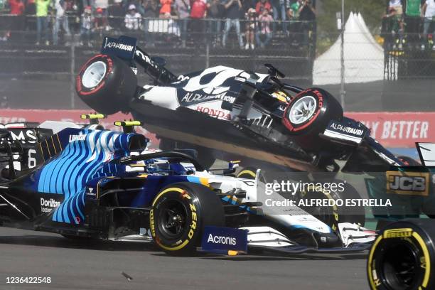 AlphaTauri's Japanese driver Yuki Tsunoda crashes during the Formula One Mexico Grand Prix at the Hermanos Rodriguez racetrack in Mexico City on...