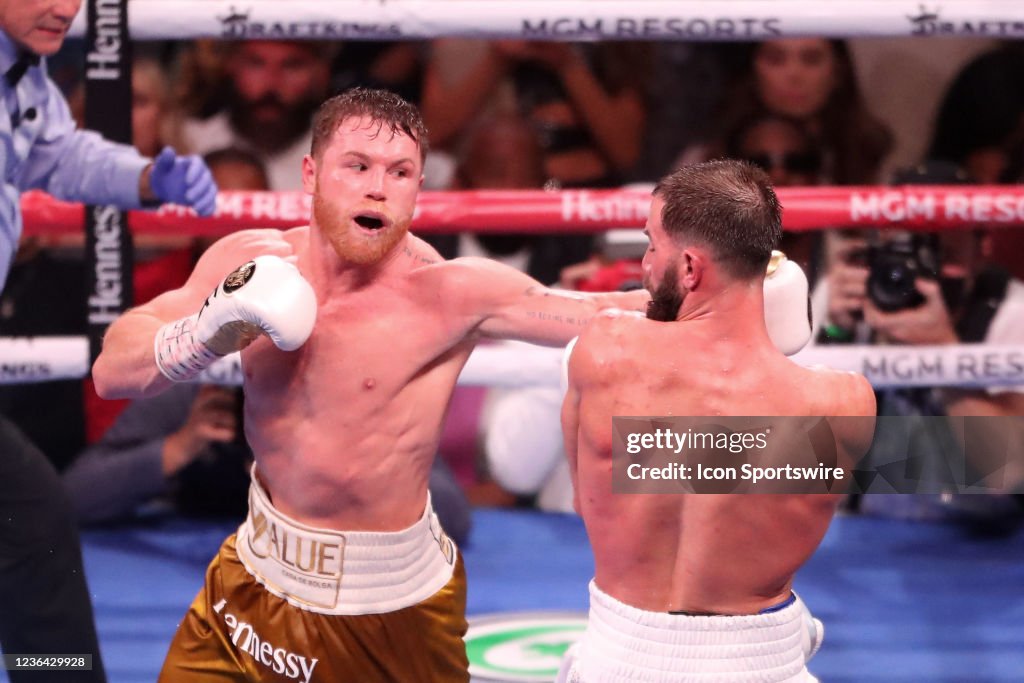 MMA: NOV 06 Canelo Alvarez v Caleb Plant