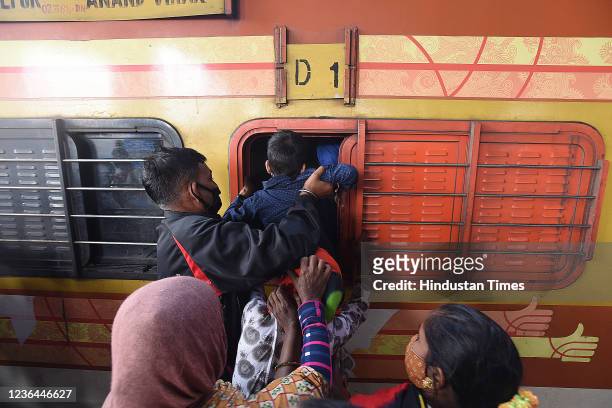 Passengers struggling to get on Bihar Bhagalpur Train during the heavy rush for Chhath Puja festival at Anand Vihar Railway Station on November 8,...