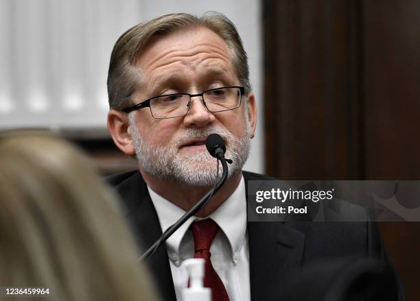 Dr. Douglas Kelley, a forensic pathologist with the Milwaukee County Medical Examiner's Office, testifies in Kyle Rittenhouse's trial at the Kenosha...