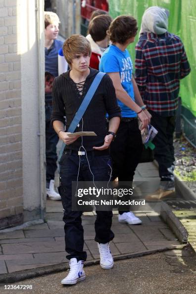 'X Factor' Contestants Sighting in London - November 19, 2010 'X Factor' Contestants Sighting in London - November 19, 2010