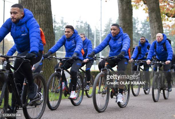 Dutch forward Donyell Malen and Dutch Steven Bergwijn ride their bicycle during a training session of the Dutch national team ahead of the Fifa World...