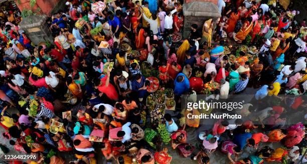 Chhath puja festival amid coronavirus emergency in Kolkata, India, 10 November, 2021. The Chhath Festival, also known as Surya Pooja, or worship of...